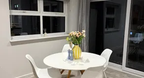 Stylish 2 bed Apartment, Rainham - Private Parking - Image 3