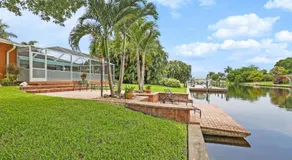 Your waterfront getaway - Villa Family Retreat - Image 4