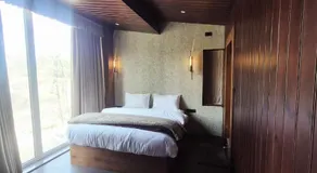 Pine Breeze Luxe - Image 2