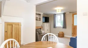 3 The Cottages - Image 4