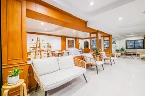 Grand PL Hotel - Image 2