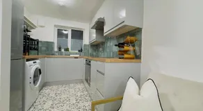 Elizabeth Line - Parking - WiFi - Sleeps 4 - Image 2