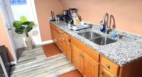 Luxury Loft - Family-Friendly Home Free Parking - Image 3