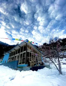 Goroomgo Urban Monk Stays Manali - Image 2
