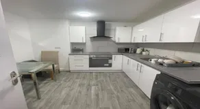 en-suite rooms available for short term - Image 2