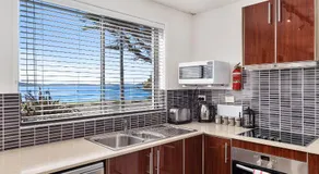 Beachfront Apartment Blackmans Bay - Image 5