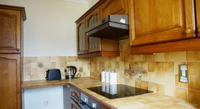 18PG Dreams Unlimited - Budget Flat w free parking - Slough Windsor Heathrow - Image 5