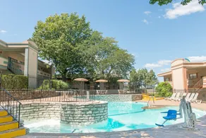 Days Inn by Wyndham St. Louis North - Image 3