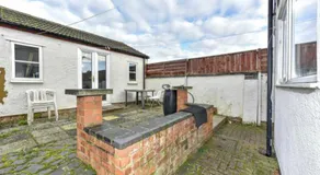Kettering Town Double Rooms with TV Ideal Professional workers for longer stays Shared bathroom kitchen & Lounge - Image 5