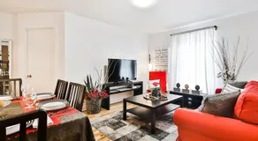 Comfortable 2-BEDROOM APARTMENT - Free and plentiful PARKING - 10 minutes to AIRPORT and 15 minutes to DOWNTOWN Montreal - Near Popular Waterfront Restaurants - located in Beautiful Lachine - Image 3
