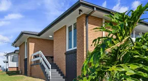 Waterside 3 BDR House with Fully Fenced & Car Park - Image 5