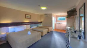 The Vines Motel & Cottages - Image 2