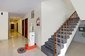 Super OYO Collection O jagadamba Junction near Beach Road - Image 5