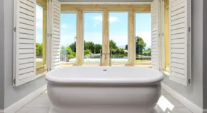 Holm House - Stylish Coastal Suites - HEDD Spa - Silures Bar & Restaurant - Image 4