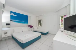 Bendis Beach Hotel - Image 2