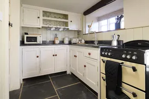 Drewe Arms Church Cottage - Image 5