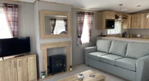 Coghurst Hall Holiday Home Sleeps 6, 2 bedrooms - Image 2