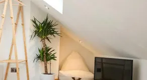 Lush Rooms Bedminster - Image 2