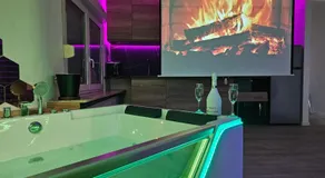 Suite Spa, Jacuzzi & Sauna - Image 3