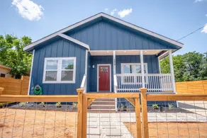 Beautiful Fenced 3BR 2BA Near Exciting Downtown - Image 4
