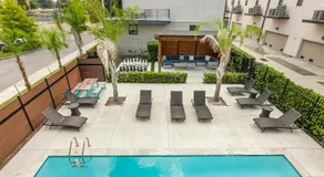 Stunning 4 BR Townhouse in Mid City - Image 3