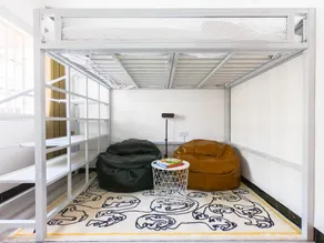 A loft Queen size bed room close to North station - Image 4