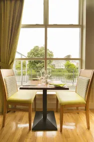 Riverside Hotel - Image 3