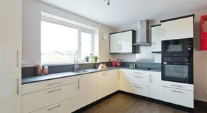 Broc House Suites - Image 2