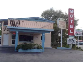 Three Oaks Motel - Titusville - Image 4