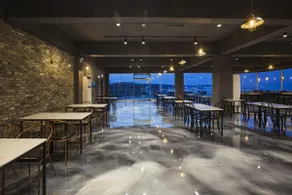EL Hotel - Image 5