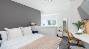 Stylish Studio Apt in Leeds - Image 2