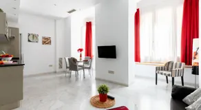 Sevilla Central Suites Apartamentos Puerta Jerez - Image 3