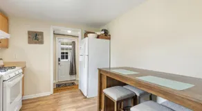 Perfect Location Walk to MSU Campus High End Mattresses Fast Wi-Fi - Image 5
