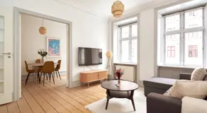 Family - Central - Sea - Luxury - Image 2