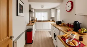 Stunning Holiday Home. Free Parking. - Image 4
