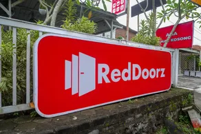 RedDoorz at Paris Ocean - Image 5