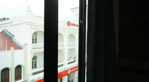 Brick Box Hotel - Image 2