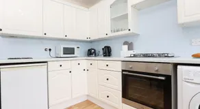 Redland Park By N And N Stays Ltd, 3 Bedroom House Perfect For Contractors & Workers, Close to local amenities and work sites in Bath, Free Parking - Image 5