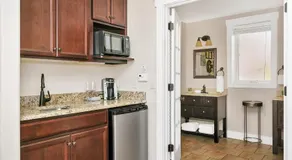 Main Street Retreat #22 - King Bed, On Main St, Shared Hot Tub & Pool - Image 5