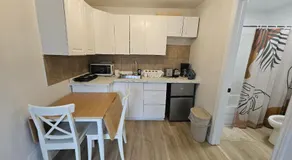 JstLikeHome - Old Ottawa Suite & Guesthouse - Image 4