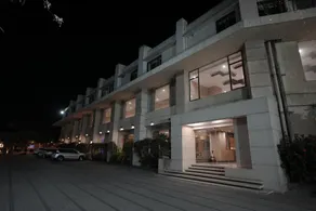 HOTEL ROYAL GARDEN - Image 2