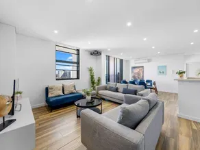Modern 3BR & 2 Free Parking & Near Darling Harbour & CBD - Image 3