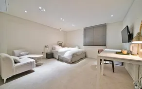 Yun's hotel - Image 2