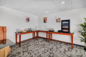 Baldwin Inn & Suites, SureStay Collection by Best Western - Image 4