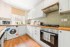 Bright & Modern Family Flat near City Centre - Image 3