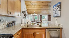 Remodeled 2 Bedroom East Vail Condo 6G with Hot Tub Market Free Shuttle - Image 4