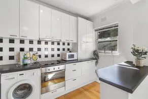 Comfy One-Bedroom Unit Between City and Airport - Image 3
