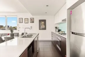 Spacious 2-Bed with Two Balconies with City Views - Image 3