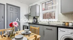 East LDN Guest Rooms and Amenities - Image 2