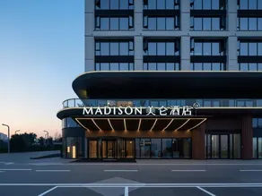 Madison Hotel, Changjiang Park, Hejiangmen, Yibin - Image 3